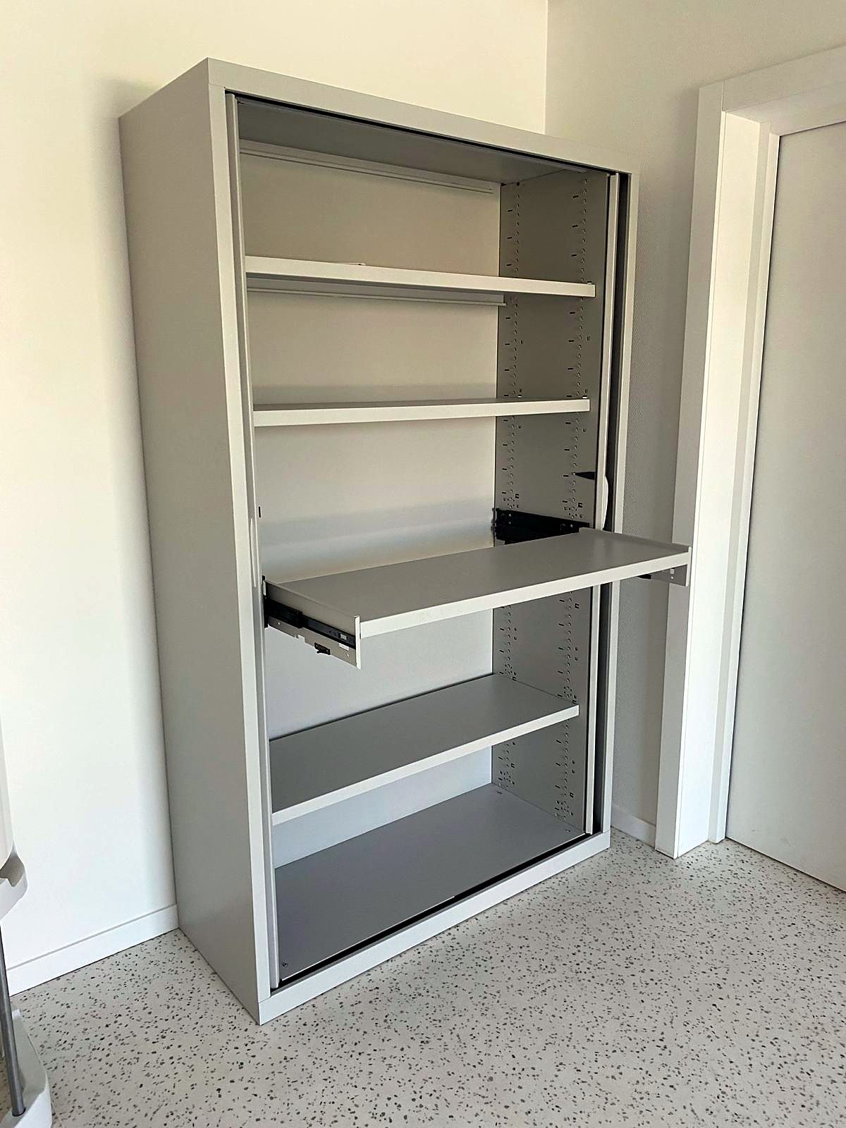 Armoire métallique avec tablette de consultation extractible